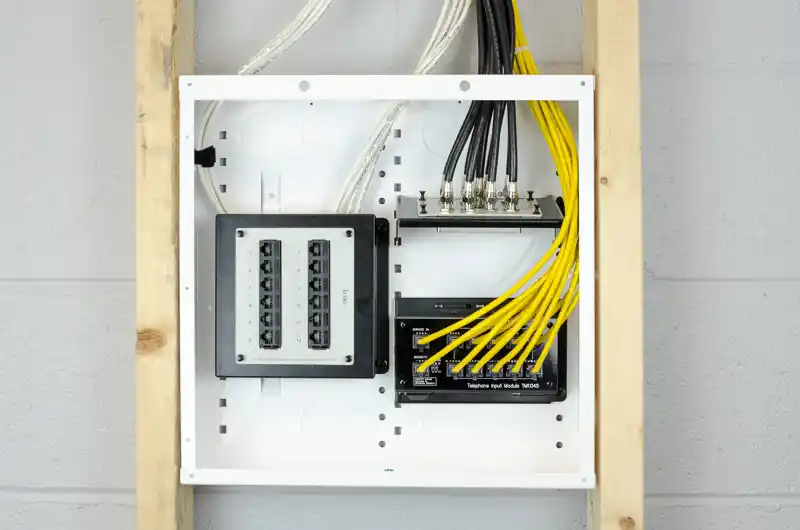 OnQ VM1002 Enhanced Passive Video Splitter/Combiner