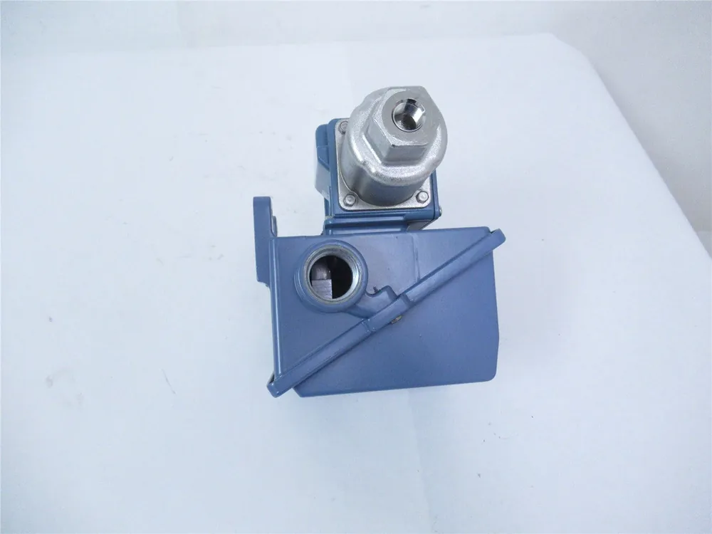 United Electric Controls H400K-16100 Pressure Switch