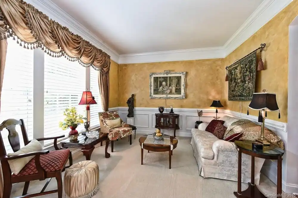 CHARLOTTE 10483 Single Family Home
