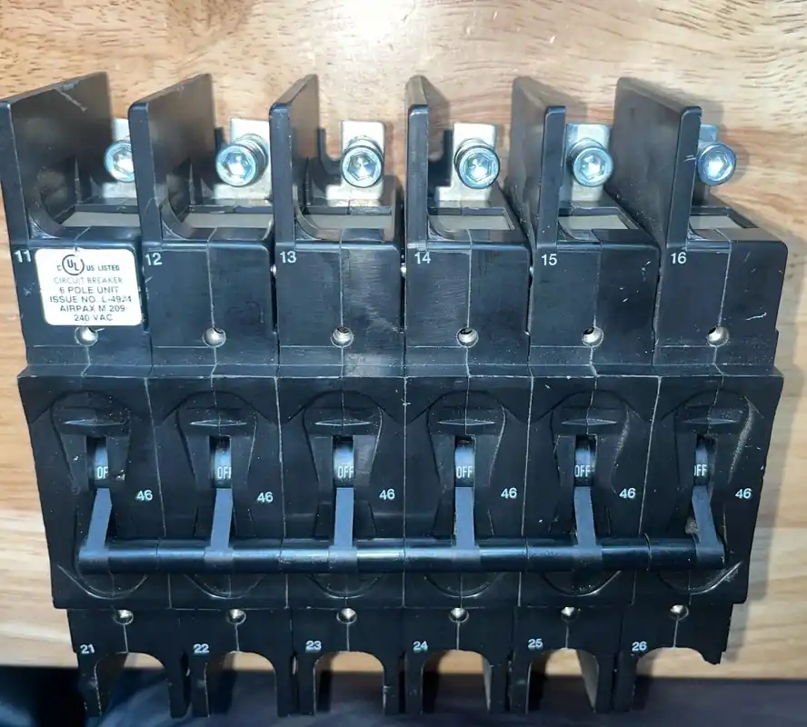 CARRIER HH83XE671 Circuit Breaker