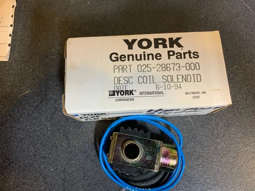YORK 025-28673-000 Coil Solenoid Less Valve