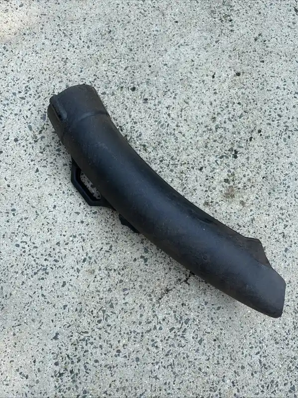 Husqvarna 585729501 chute upper