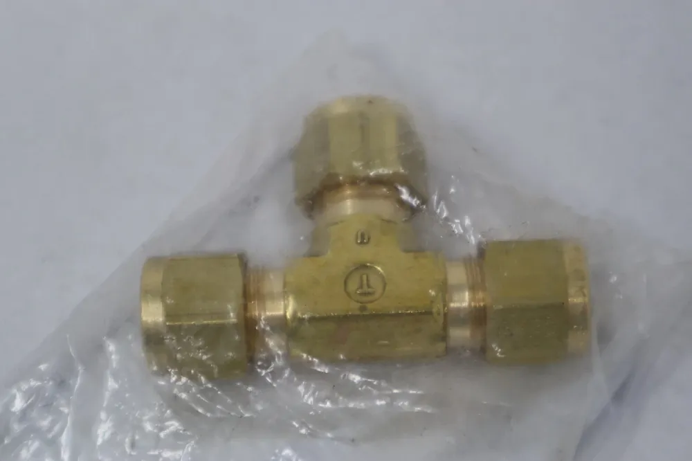 YORK 023-10595-000 Tee Instm Union 3/8 Tube