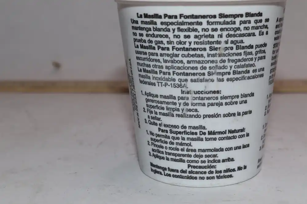 BLACK SWAN 1040 Stay Soft Plumbers Putty 14 Oz