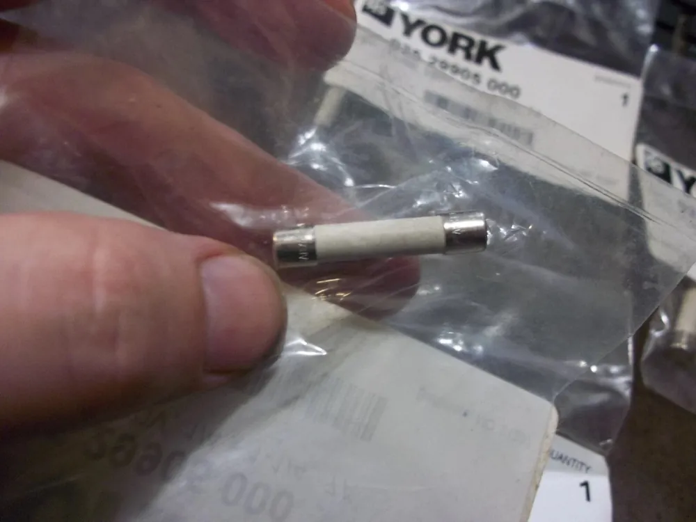 YORK 025-29905-000 Fuse Cartridge 7A 250V