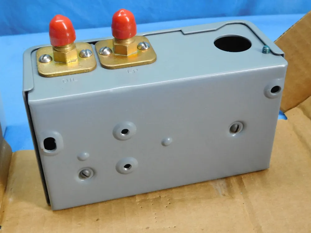 YORK 025-18927-000 Pressure Control
