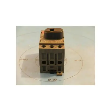 YORK 024-31833-000 16 Amp Disconnect Base