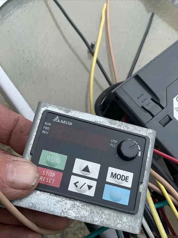 YORK S1-6052920 VFD Programmable 8.2A Small Sunline